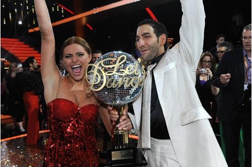 Die Gewinnerin und Dancing-Star der letzten Staffel war übrigens Schauspielerin Sophia Thomalla mit ihrem Tanzpartner Massimo Sinato.