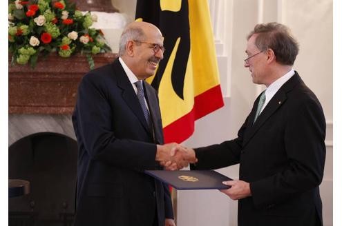 Der Bundespräsident verleiht einen Verdienstorden an den ehemaligen Generaldirektor der Internationalen Atomenergieorganisation, Mohammed el-Baradei.
