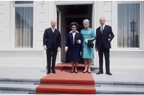 Noch mehr Bundespräsidenten mit ihren Ehefrauen: Bundespräsident Heinrich Lübke (li.) mit Ehefrau Wilhelmine (2.v.li.) anlässlich der Amtsübergabe an seinen Nachfolger Gustav Heinemann mit Ehefrau Hilda in Bonn im Jahr 1969.