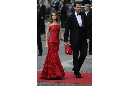 Nicht minder festlich gekleidet: Die spanische Kronprinzessin Letizia und ihr Mann, Kronprinz Felipe.