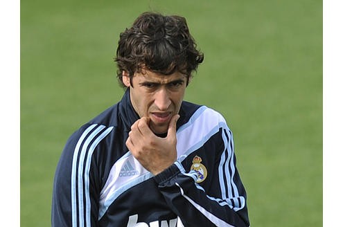 Der spanische Stürmerstar Raúl hat seinen Abschied von Real Madrid im Sommer 2010 bekannt gegeben.