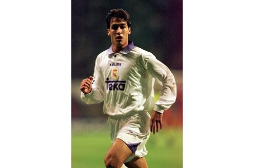 Mit 13 Jahren spielte er für Atlético Madrid und wechselte dann 1992 zum Lokalrivalen Real Madrid.