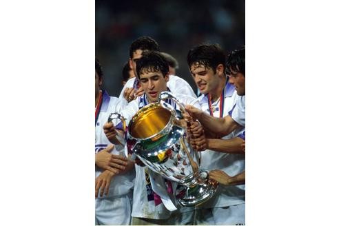 Fernando Morientes und Raúl sind gute Freunde. Hier feieren sie noch gemeinsam bei Real Madrid.