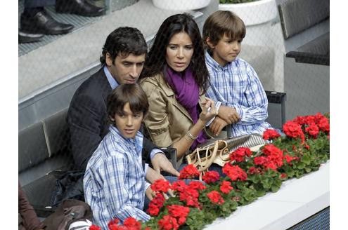 Im Kreise der Familie: Raúl mit Ehefrau Mamen Sanz und zwei seiner fünf Kinder.
