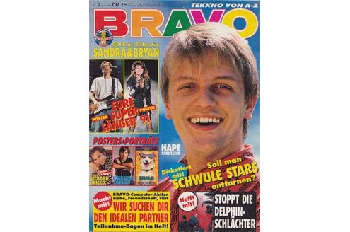 Soll man schwule Stars enttarnen? Das fragte die Bravo im Januar 1992, kurz nachdem bekannt worden war, dass Hape Kerkeling schwul ist.