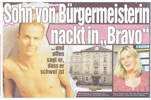 Manchmal sorgte Bravo sogar selbst für Schlagzeilen - wie 2004, als sich der schwule Sohn einer bayerischen Bürgermeisterin nackt im Heft präsentierte.