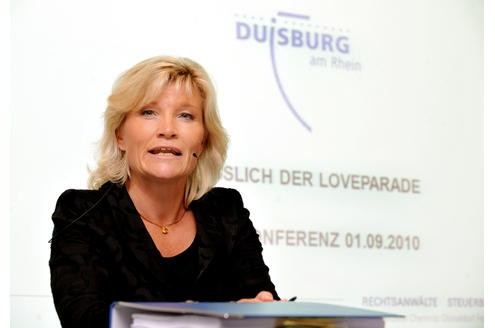 Die Stadt Duisburg hat sich nichts vorzuwerfen – so lässt sich der städtische Abschlussbericht zur Loveparade-Katastrophe zusammenfassen, den Vertreter der Stadtverwaltung und der beauftragten Anwaltskanzlei Heuking Kühn Lüer Wojtek aus Düsseldorf am 1. September  vorstellen.