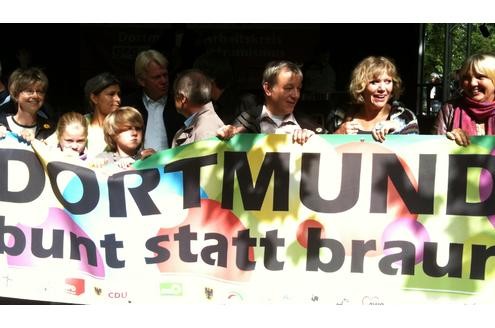 Gegendemonstration am Nordmarkt. Unter anderem mit Grünen-Chefin Claudia Roth und Dortmunds OB Ullrich Sierau.