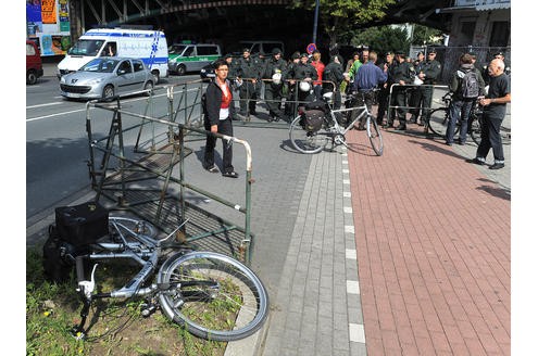 Polizeieinsatz bei einer der zahlreichen Gegendemonstrationen. Foto: Franz Luthe