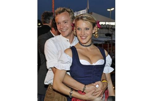 Eva-Maria Grein kam in Begleitung mit Ehemann Christoph von Friedel. (Fotos: imago)