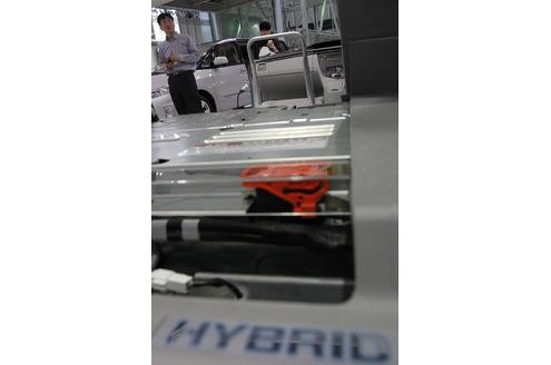 Bei der Weltausstellung des Autosalons Paris 2010 gibt es nur ein Zauberwort: Hybrid.