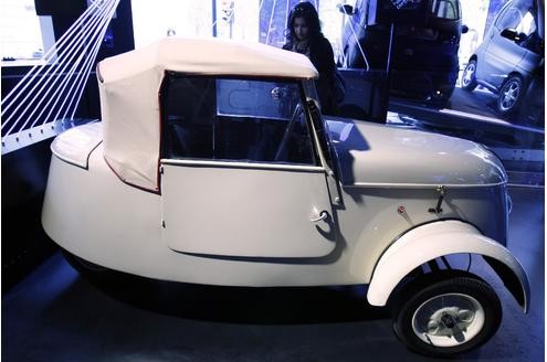 Auch Modelle aus der Vergangenheit werden wieder einmal aufgefahren: Die Franzosen bei Peugeot nutzen hier das Heimspiel und präsentieren ein elektronisches Light-Modell des Peugeot VLV aus dem Jahr 1941. Während das 70 Stundenkilometer schnelle Modell damals...