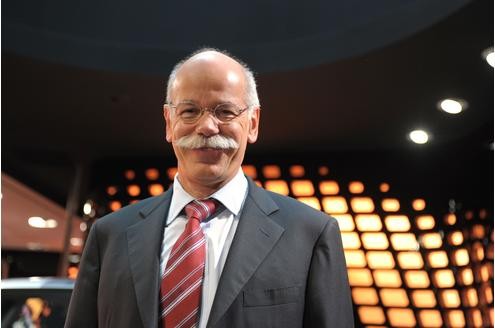 ..Dieter Zetsche von Daimler. Kritiker meckern: Deutsche Automobilhersteller hinken in Sachen moderne, umweltverträgliche Mobilität hinterher.
