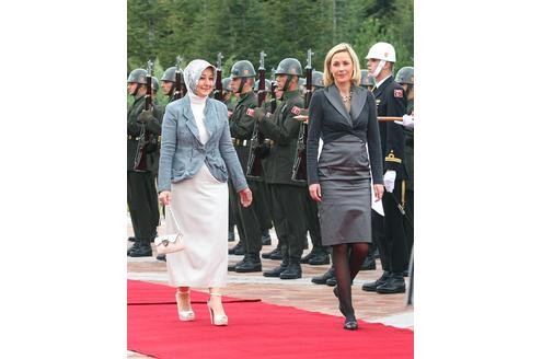 ...kann Bettina beim Staatsbesuch glänzen. Was Deutschlands First Lady...