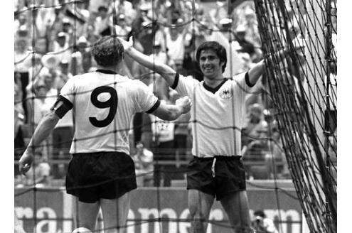 Gerd Müller (re.) und Uwe Seeler hatten etliche Treffer zu bejubeln während ihrer gemeinsamen Zeit in der Nationalelf.