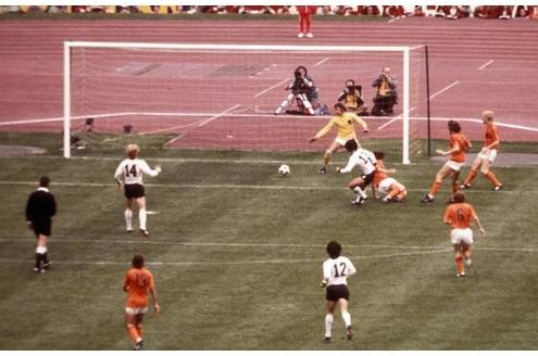 Im Endspiel der WM besiegte die deutsche Mannschaft die Niederlande - natürlich durch ein Tor von Gerd Müller - vielleicht der wichtigste Treffer seines Spielerlebens.