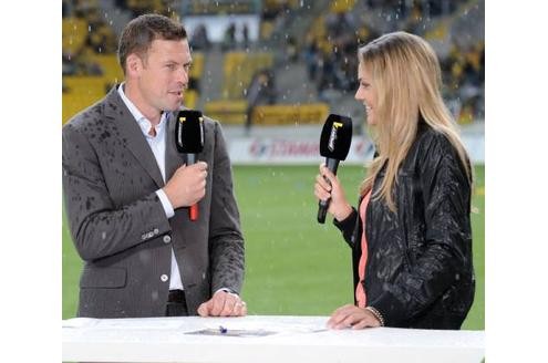 Seit 2008 arbeitet Julia Scharf beim Sportsender DSF, der jetzt Sport1 heißt. Seit Sommer 2010 moderiert die 29-Jährige „Bundesliga PUR“ und die „SPORT1 News“. Außerdem ist Scharf Field-Reporterin bei „LIGA total“ und auch häufig in der Beko-BBL unterwegs.