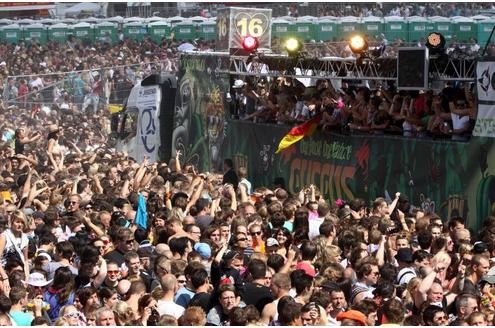 Es sollte ein Fest der Freude und Liebe werden. Doch die Loveparade 2010 am 24. Juli 2010 in Duisburg endete ...