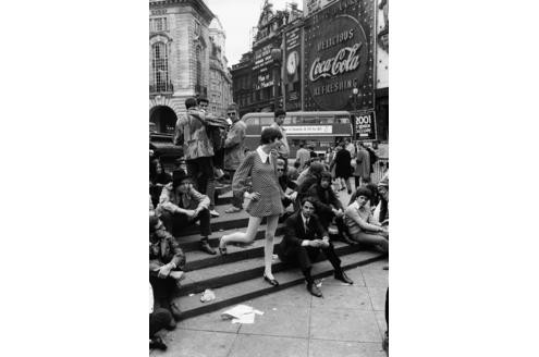Das Leben auf der Straße. Picadilly Circus, London, 1968. Foto: Rudi Meisel