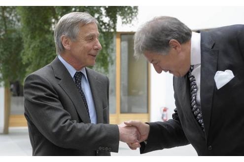 Hier sieht man Großmann mit dem Ex-Wirtschaftsminister Wolfgang Clement. Clement nimmt nach seinem Ministeramt einen Aufsichtsratsposten bei einer RWE-Tochter an.