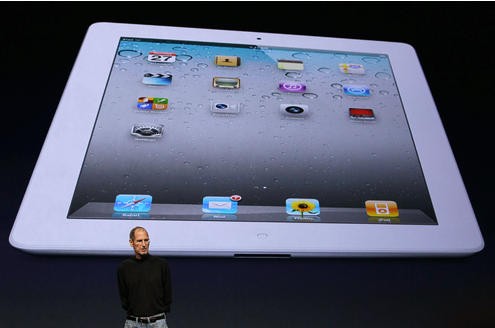 Trotz seiner Krankheit ließ es sich Jobs nicht nehmen, bei wichtigen Konferenzen selbst auf der Bühne zu stehen. So präsentierte er am 2. März 2011 persönlich das neue iPad2.