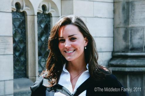 Dieses Foto zeigt Kate im Jahr 2005 als frischgebackene Absolventin der schottischen Universität St. Andrews.
