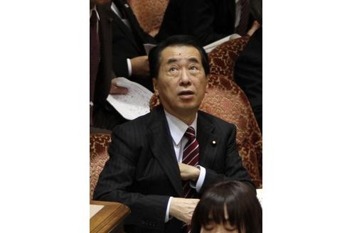 ...Schock auch beim japanischen Premierminister Naoto Kan, nachdem ihn die Nachricht von dem schweren Erdbeben an der japanischen Nordostküste im Parlament erreicht hat...