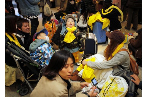 Ein Kind hat einen Schock, nachdem es das Beben in Tokio miterlebt hat.