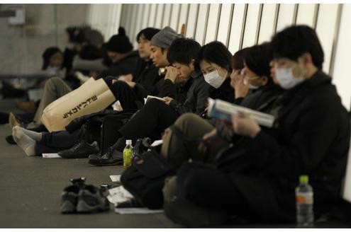 Gestrandete Menschen in Japan.