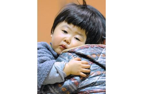 Gerettet ist auch das Kind, das mit seiner Familie aus der Umgebung des Atomreaktors Fukushima evakuiert wurde.