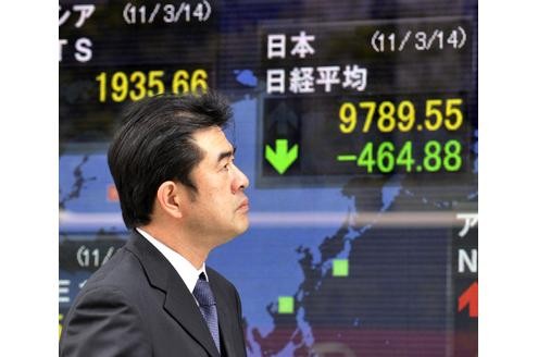 Japans Aktienmarkt bricht ein: Der Topix verzeichnet die größten Verluste seit der Lehman-Pleite. Der Nikkei stürzt mehr als sechs Prozent ab.