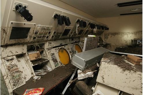 Der zerstörte Kontrollturm am Flughafen Sendai.