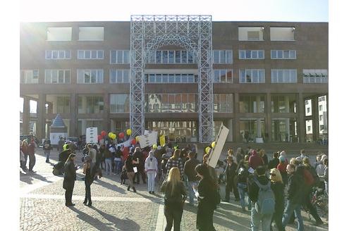 Der Marsch der Huren führte die demonstrierenden Prostituierten zum Rathaus Dortmund. Foto: Katrin Figge