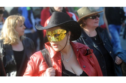 Der Marsch der Huren führte die demonstrierenden Prostituierten zum Rathaus Dortmund. Foto: Ralf Rottmann