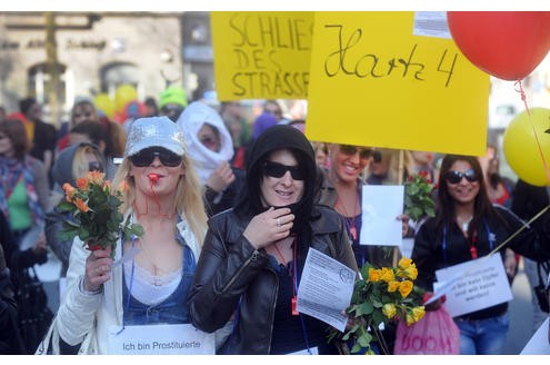 Der Marsch der Huren führte die demonstrierenden Prostituierten zum Rathaus Dortmund. Foto: Ralf Rottmann