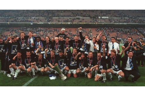 1997 wurden die Schalker Eurofighter geboren: die Mannschaft, die unter Trainer Huub Stevens (Jörg Berger wurde zwischenzeitlich entlassen) den Uefa-Cup gewann. Im Giuseppe-Meazza-Stadion...