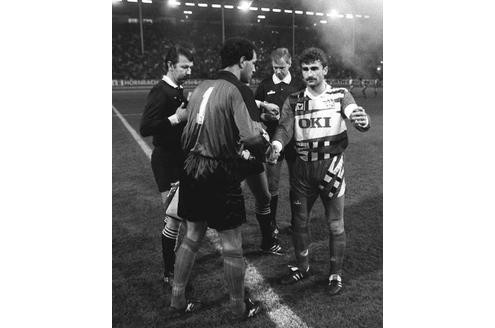 In der Gruppenphase der Champions League traf der 1. FC Kaiserslautern 1991 auf den FC Barcelona. Das Hinspiel im Nou Camp hatten die Pfälzer mit 0:2 verloren.