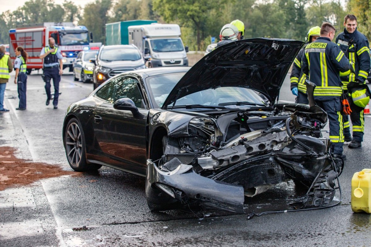 07.09.2019_Neuss_Alleinunfall_Porsche_09.jpg