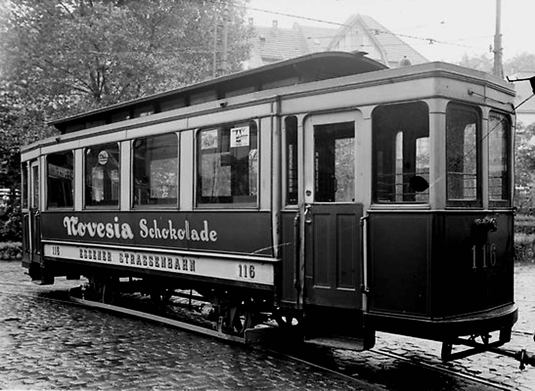 Gastell Beiwagen (Wagennummerserie 338-349). Kriegsverlust 05.03.1943, Anhängewagen 116 mit Novesia Schokolade Reklame, Bredeneyer Straße.(Aufnahmedatum unbekannt).