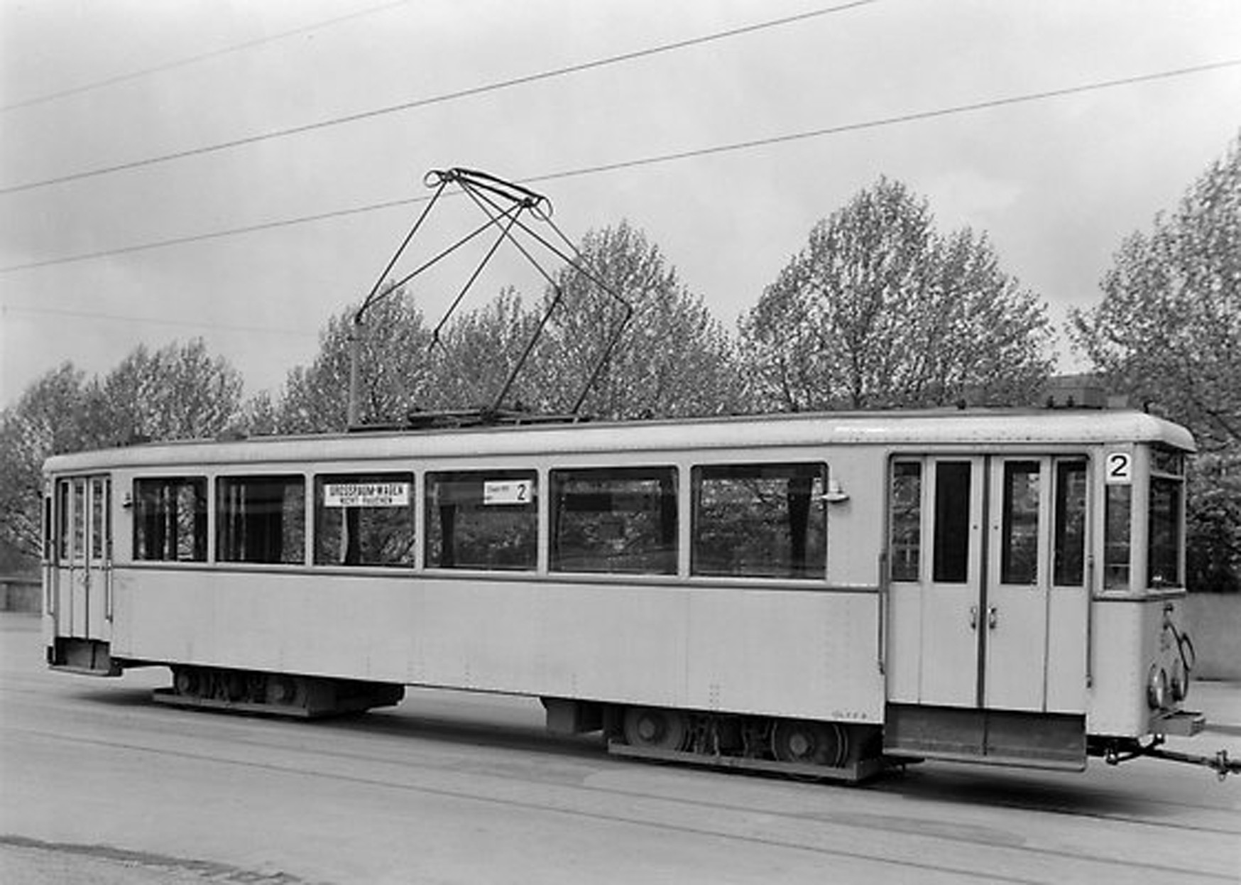 Langer Essener Grossraumwagen 504 (Wagennummerserie 503-504). Kriegsverlust 05.03.1943. (Aufnahmedatum unbekannt).