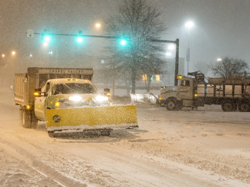 Im US-Bundesstaat Virgina versuchten Schneepflug-Fahrer, die Straßen zu räumen.