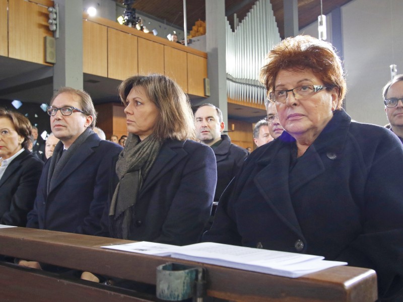 Landtagspräsidentin Barbara Stamm (CSU, rechts), Bayerns Wirtschaftsministerin Ilse Aigner (CSU, Mitte) und Bundesverkehrsminister Alexander Dobrindt (CSU, links) nahmen ebenfalls an dem Gottesdienst teil.