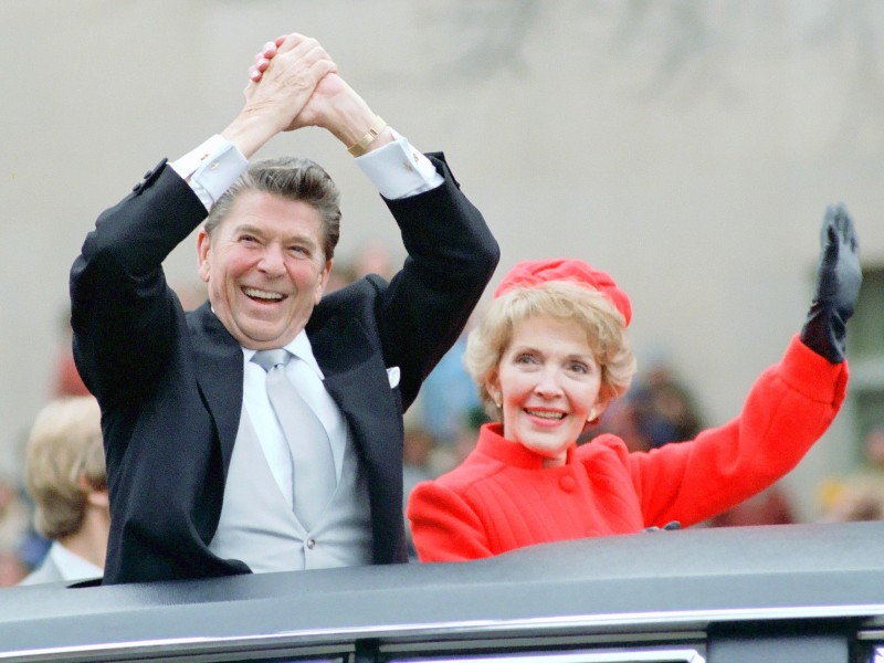 Sie ließen sich gern umjubeln und wussten, wie man die Massen begeistert: die Regans nach dem Wahlsieg und der Vereidigung 1981. 