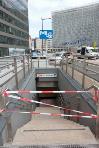 In der Hauptstadt standen U-Bahnen, Straßenbahnen und Busse still. Die Zugänge zur Metrostation Schuman wurde abgesperrt. Sie liegt am Gebäude der Europäischen Kommission.