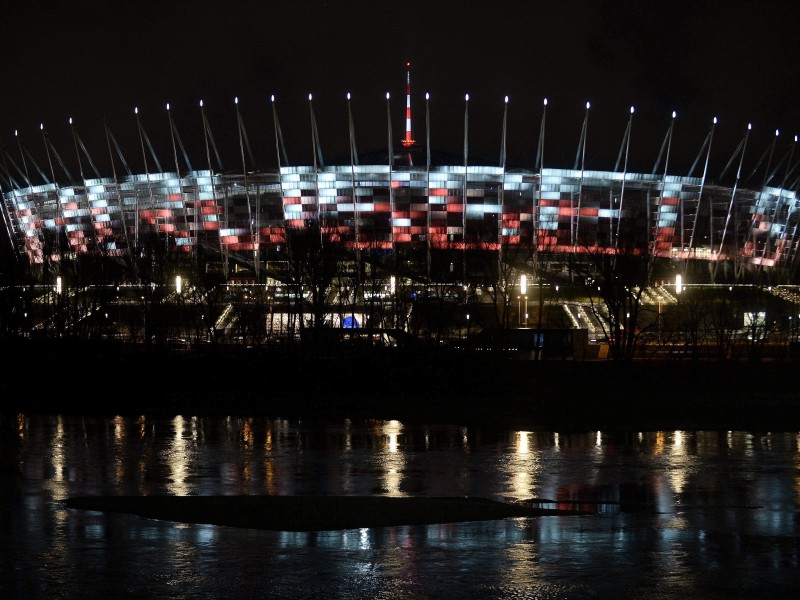 Auf dem Nationalstadion in Warschau erschien ein eindeutiger Schriftzug.
