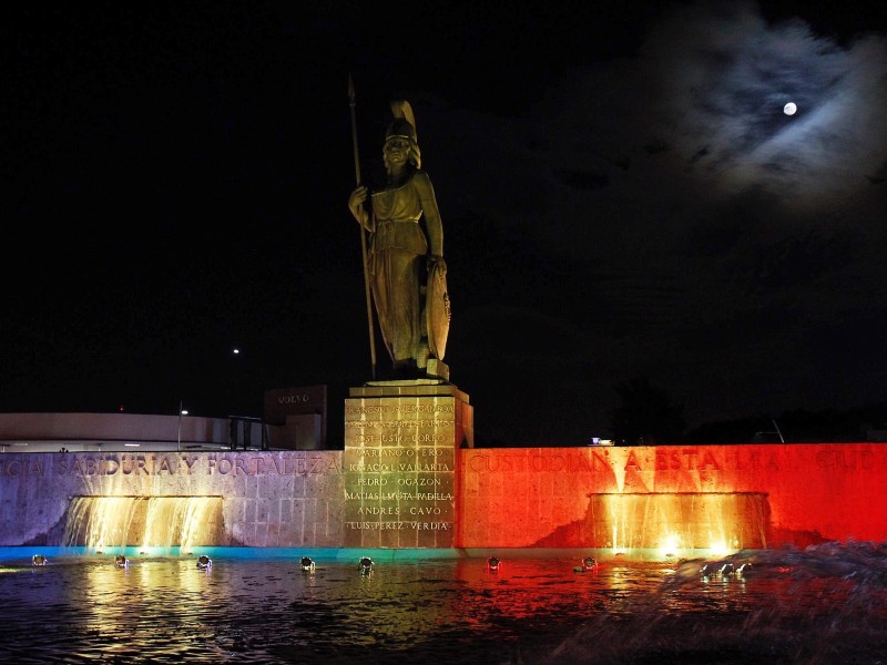 In Guadalajara erleuchtete auch das Monument „La Minerva“ in den belgischen Nationalfarben.