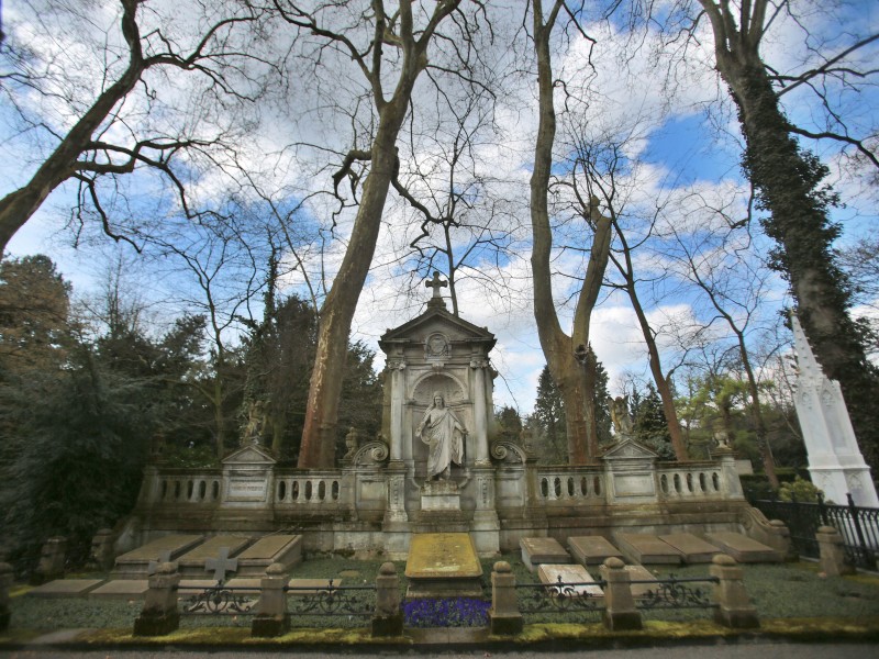 Westerwelle wird auf dem Melaten-Friedhof in Köln beigesetzt.