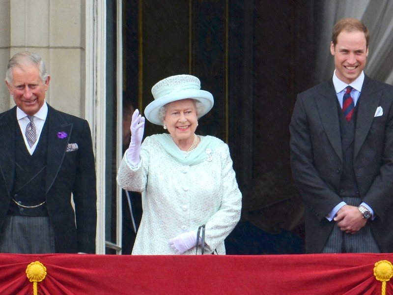 Abzudanken – wie Spaniens Juan Carlos nach 39 oder Beatrix der Niederlande nach 33 Jahren – kommt für die Queen nicht infrage. Die Thronfolger Prinz Charles und Prinz William werden noch etwas warten müssen.