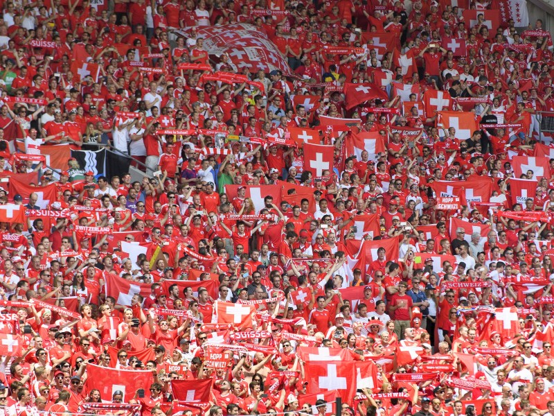 Die Schweizer feierten ihr Team im Stadion in Saint-Etienne.