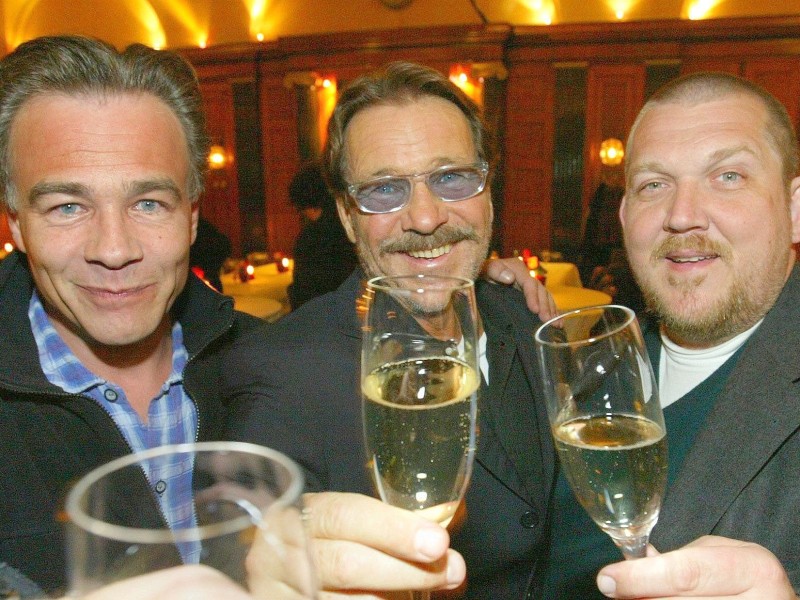 George war immer einer vom „Tatort“-Team: Hier zusammen mit den „Tatort“-Kommissaren Klaus J. Behrendt (l.) und Dietmar Bär (r.) im Jahr 2004.